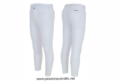 Pantalone uomo -Patrick- Sarm Hippique,  in microfibra con vestibilità aderente; due tasche anteriori e due tasche posteriori con aletta e bottone. Disponibile bianco, taglia 48 e 50.
