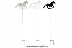 Articolo da giardino,  cavalli al galoppo         - altezza ca. 80 cm, lunghezza 23 cm           - misure cavallo: altezza ca. 11cm. 7316