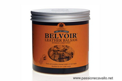 Belvoir Leather Balsam Intensive Conditioner è un nutrimento eccellente per il cuoio nuovo e non. Lo ricondiziona profondamente anche se secco o con spaccature, rendendolo lucente. Prodotto morbido, rigenerante e nutriente, con lanolina e beeswax (cera d'api). Viene assorbito in 10 minuti.