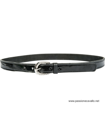 Cintura in pelle lucida, modello Mara, alta 2,5 cm. Disponibile in nero, 87,5-97,5 cm.
