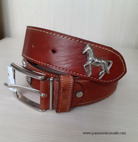 Cintura con cavallini, alta 4 cm. Misura 110 cm e 115 cm, modificabile in lunghezza.