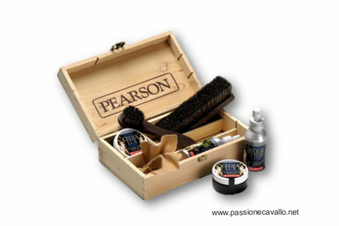 Elegante cofanetto Pearson in legno pregiato con 2 creme lux, 1 spazzola, 1 helmet cleaner. 